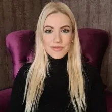 Uzm. Psk. Ezgi Didem Ayaltı — Psikoloji, İstanbul. Portre fotoğrafı.