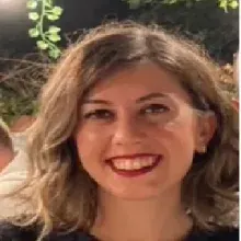 Dyt. Zeynep Filiz — Diyetisyen, İzmir. Portre fotoğrafı.
