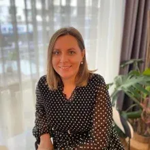 Psk. Selin Mert Yanar — Psikoloji, İzmir. Portre fotoğrafı.
