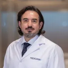 Doç. Dr. Mehmet Bekir Ünal — Ortopedi Ve Travmatoloji, Ataşehir, İstanbul. Portre fotoğrafı.