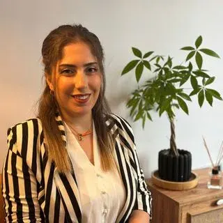 Psk. | Bilim Uzmanı Zeynep Buket Doyran — Eskişehir. Portre fotoğrafı.