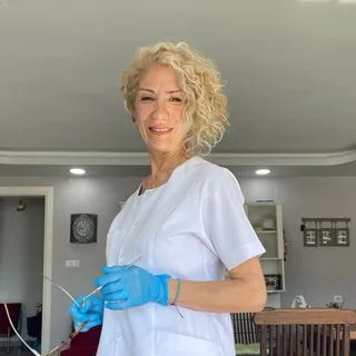 Dt. Meltem Gürbüz — Diş Hekimi, Zonguldak. Portre fotoğrafı.