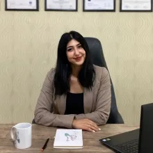 Dyt. Ebru Doğru — Diyetisyen, İstanbul. Portre fotoğrafı.