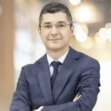 Uzm. Dr. Burçin İşcan. Portre fotoğrafı.
