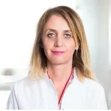 Prof. Dr. Demet Ofluoğlu — Fiziksel Tıp Ve Rehabilitasyon, İstanbul. Portre fotoğrafı.