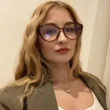 Psk. Esra Kalincik — Psikoloji. Portre fotoğrafı.