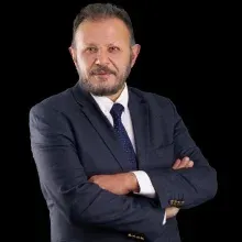 Prof. Dr. Çağlar Batman — Kulak Burun Boğaz, Üsküdar, İstanbul. Portre fotoğrafı.