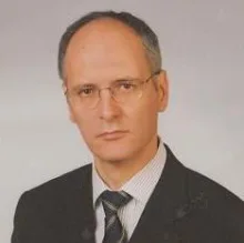 Op. Dr. Turgay Bilge — Beyin Ve Sinir Cerrahisi, İstanbul. Portre fotoğrafı.