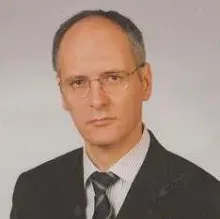 Op. Dr. Turgay Bilge — Beyin Ve Sinir Cerrahisi, İstanbul. Portre fotoğrafı.