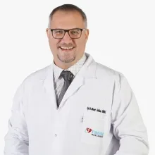 Op. Dr. Murat Gökhan Kınaş — Kadın Hastalıkları Ve Doğum, Denizli. Portre fotoğrafı.