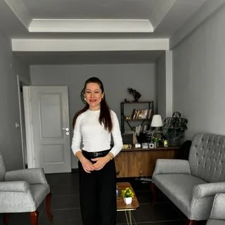 Psk. Şeyma Cengiz — Psikoloji, Balıkesir. Portre fotoğrafı.