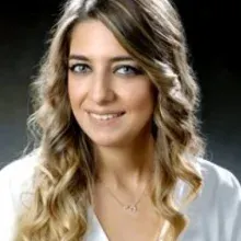 Uzm. Psk. Nilay Canbazlar — Psikoloji, İstanbul. Portre fotoğrafı.
