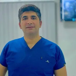 Uzm. Dt. Cihan Çakmak — Mersin. Portre fotoğrafı.