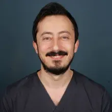 Dt. Ufuk Ağdaşan — Diş Hekimi, Şişli, İstanbul. Portre fotoğrafı.