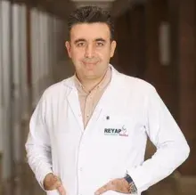 Op. Dr. Ercüment Taşpınar — Çocuk Cerrahisi, Güngören, İstanbul. Portre fotoğrafı.