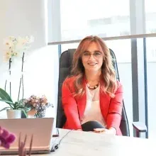Prof. Dr. Meral Gülhan — Göğüs Hastalıkları, Ankara. Portre fotoğrafı.
