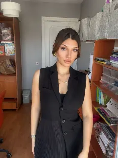 Dkt. İkra Evcimen profilinde yer alan galeri fotoğrafı.