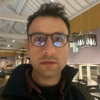 Op. Dr. Abdullah Safa Kurşun — Beyin Ve Sinir Cerrahisi, İstanbul. Portre fotoğrafı.