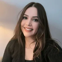 Psk. Dan. Merve Kızılkaya — Psikolojik Danışma ve Rehberlik, İzmir. Portre fotoğrafı.