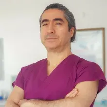 Dt. Ekrem Doğan — Diş Hekimi, Aydın. Portre fotoğrafı.