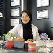 Uzm. Dt. Ayşe Menzek Yıldırım — Konya. Portre fotoğrafı.
