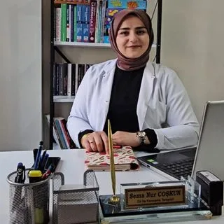 Dkt. Sema Nur Coşkun — Dil ve Konuşma Terapisi, Şanlıurfa. Portre fotoğrafı.