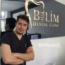 Dt. Mehmet Emin Avcı — Diş Hekimi, Kahramanmaraş. Portre fotoğrafı.