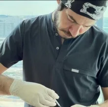Dr. Ömer Gök — Pratisyen, İstanbul. Portre fotoğrafı.