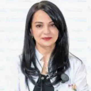 Uzm. Dr. Esra Ülker — İç Hastalıkları, Şahinbey, Gaziantep. Portre fotoğrafı.