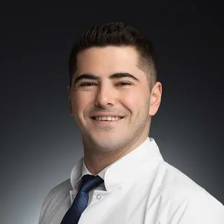 Op. Dr. Emir Gürbüz — Kadın Hastalıkları Ve Doğum. Portre fotoğrafı.