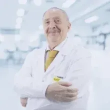 Op. Dr. İzzet Bahar — Kadın Hastalıkları Ve Doğum, Şişli, İstanbul. Portre fotoğrafı.