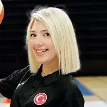 Fzt. Betül Akyünci — Fizyoterapi Ve Rehabilitasyon, İstanbul. Portre fotoğrafı.