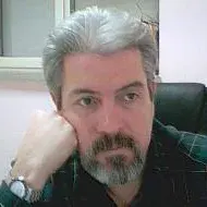Doç. Dr. Güven Olgaç — Göğüs Cerrahisi, İstanbul. Portre fotoğrafı.