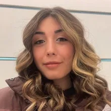 Psk. Defne Yılmaz — Psikoloji, İstanbul. Portre fotoğrafı.