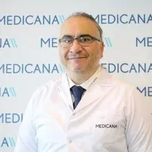 Doç. Dr. Hakan Özkan — Kardiyoloji, Nilüfer, Bursa. Portre fotoğrafı.