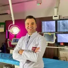 Doç. Dr. Emrah Ermiş — Kardiyoloji, Küçükçekmece, İstanbul. Portre fotoğrafı.