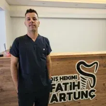 Dt. Fatih Artunç — Diş Hekimi, Aydın. Portre fotoğrafı.