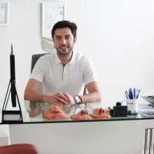 Op. Dr. Giray Genç — Plastik Rekonstrüktif Ve Estetik Cerrahi, Ankara. Portre fotoğrafı.