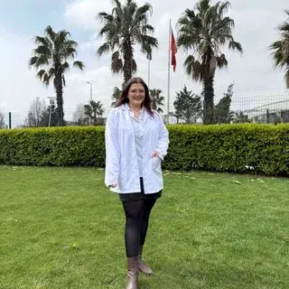 Dkt. Rabia Buse Burak — Dil ve Konuşma Terapisi. Portre fotoğrafı.