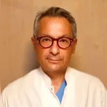 Prof. Dr. Erhan Çelikoğlu — Beyin Ve Sinir Cerrahisi, Bahçelievler, İstanbul. Portre fotoğrafı.