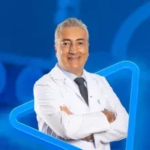 Op. Dr. Melik Ayverdi — Kulak Burun Boğaz, Pendik, İstanbul. Portre fotoğrafı.