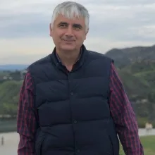 Prof. Dr. Ragıp Özyürek — Psikolojik Danışma ve Rehberlik, İstanbul. Portre fotoğrafı.