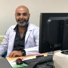 Uzm. Dr. Ali Gümüş — Enfeksiyon Hastalıkları, Yıldırım, Bursa. Portre fotoğrafı.