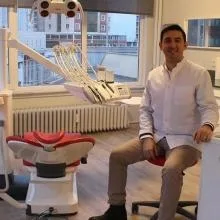 Dr. Dt. Afşin Salman — Bursa. Portre fotoğrafı.