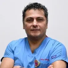 Prof. Dr. Mehmet Erhan Türkoğlu — Beyin Ve Sinir Cerrahisi, Ankara. Portre fotoğrafı.