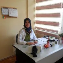 Dt. Mine Zeynep Leventoğlu — Diş Hekimi, İstanbul. Portre fotoğrafı.