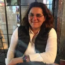 Op. Dr. Ebru Coşkun — Kadın Hastalıkları Ve Doğum, İstanbul. Portre fotoğrafı.