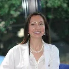 Op. Dr. Esra Çelik Şenel — Plastik Rekonstrüktif Ve Estetik Cerrahi. Portre fotoğrafı.