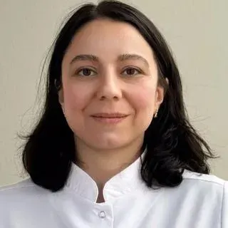 Uzm. Dt. Gamze Nazlı Yanar Çelensü — Bursa. Portre fotoğrafı.