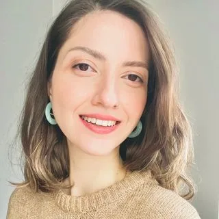 Psk. İrem Akyurt — Psikoloji, İstanbul. Portre fotoğrafı.